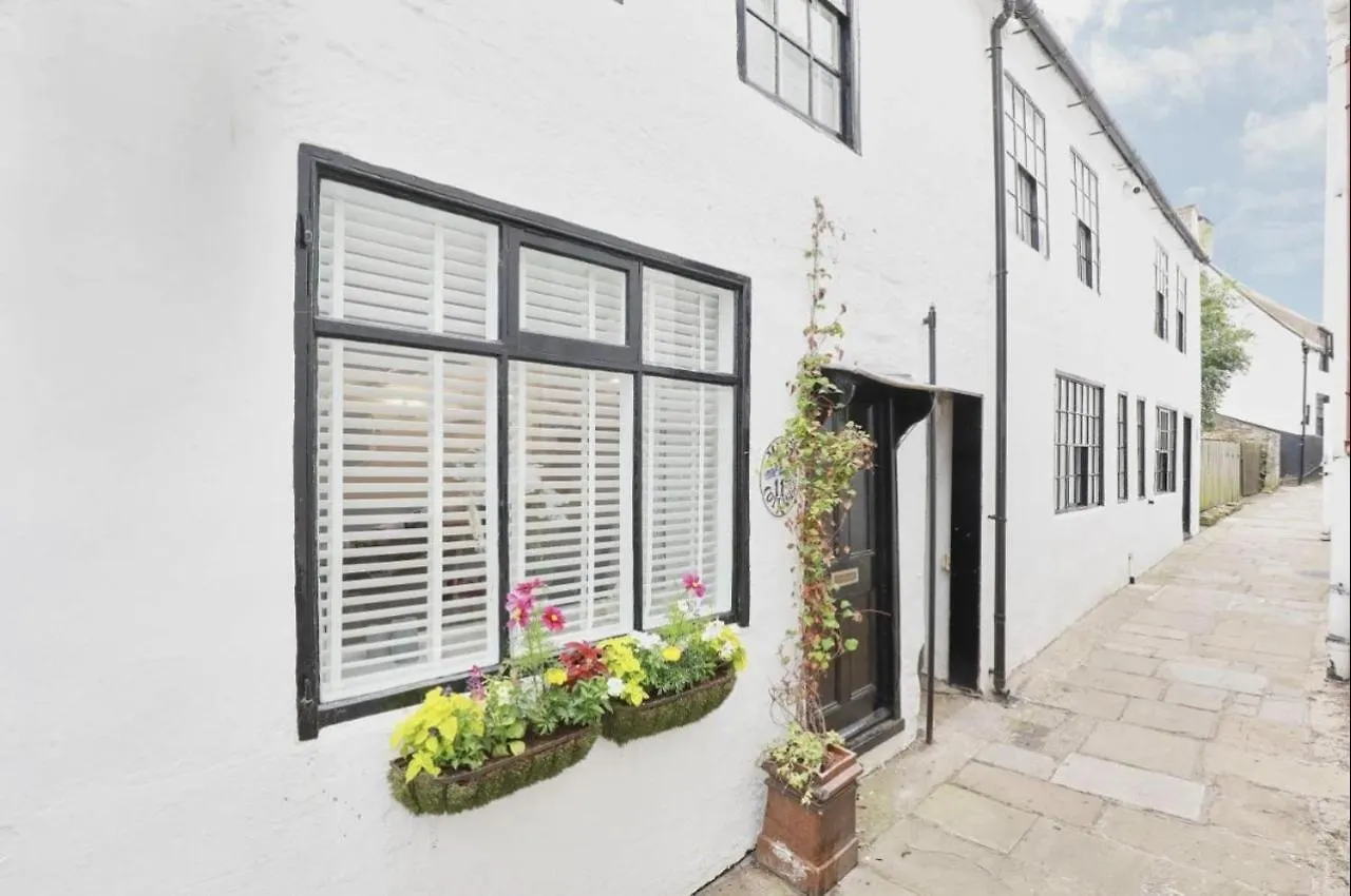 Whitby Boutique - Mast Cottage