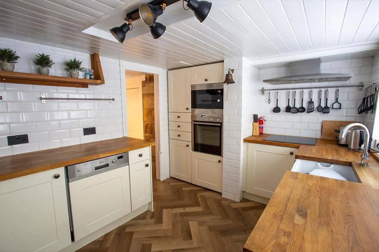 Whitby Boutique - Mast Cottage