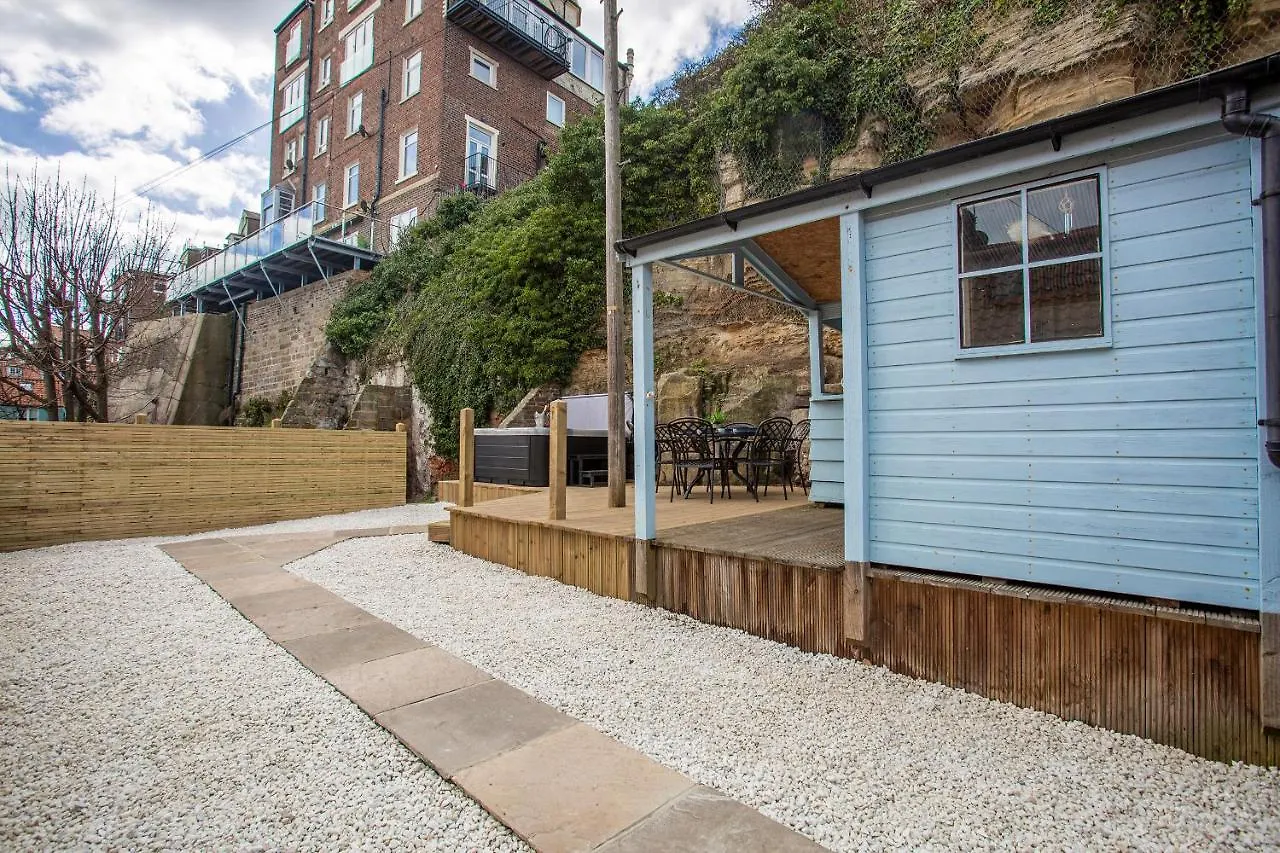 Whitby Boutique - Mast Cottage 0*,