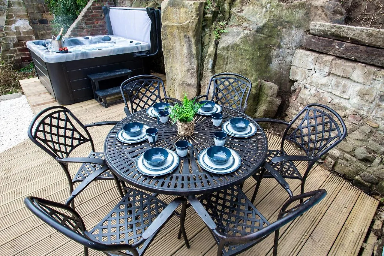 Whitby Boutique - Mast Cottage