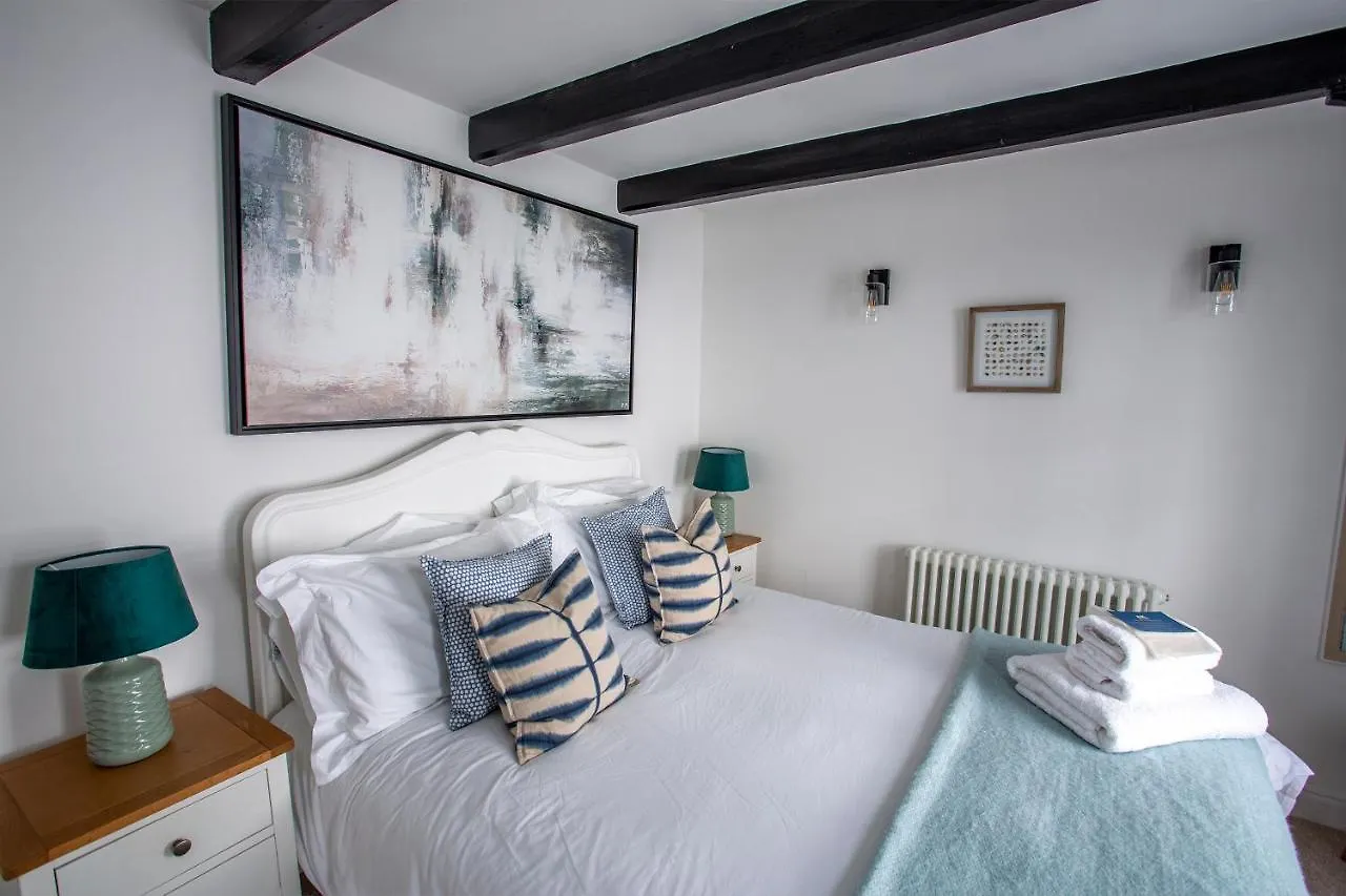 Whitby Boutique - Mast Cottage 0*,